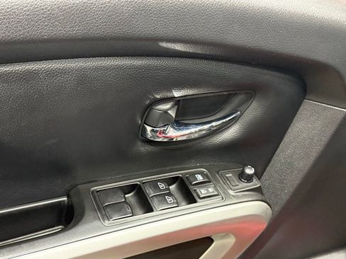 Used 2023 Nissan Titan SV image 20