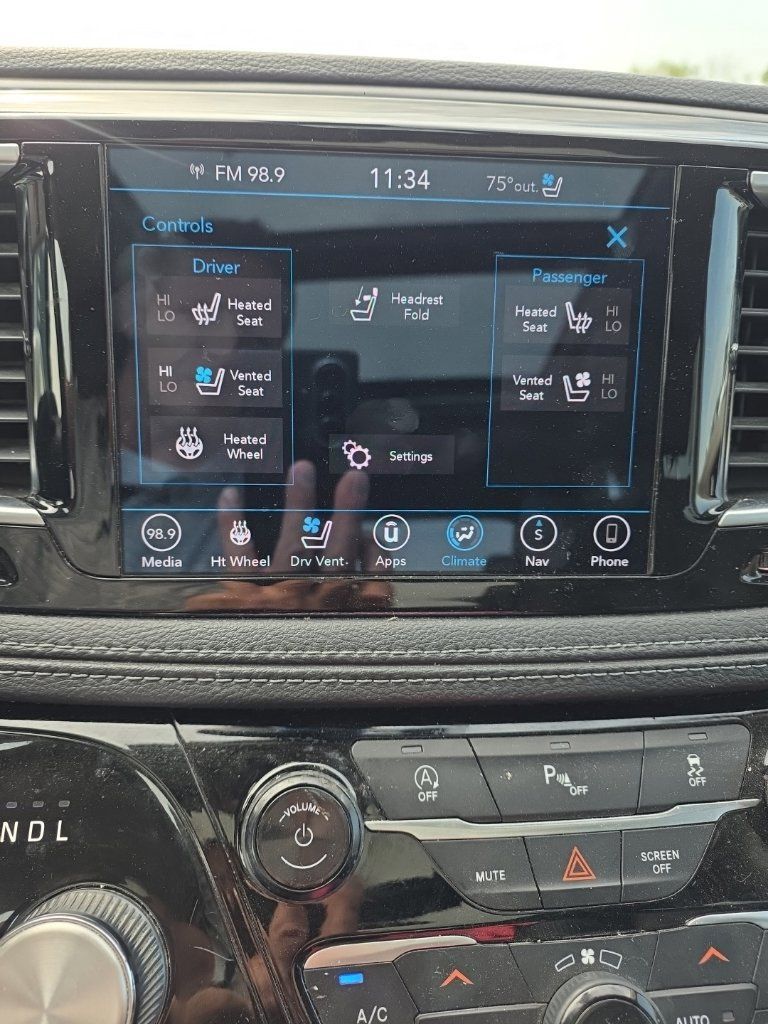 Used 2019 Chrysler Pacifica Limited FWD image 19