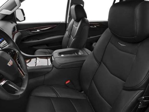 Used 2018 Cadillac Escalade Premium Luxury image 6