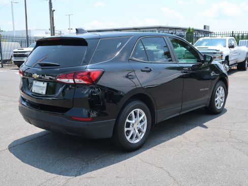 Used 2023 Chevrolet Equinox LS w/ LS Convenience Package FWD image 10