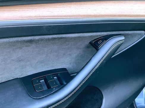 Used 2023 Tesla Model Y Performance image 30