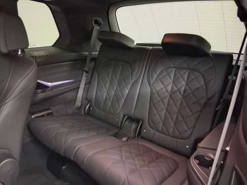 Certified 2025 BMW X7 xDrive40i w/ M Sport Package AWD/4WD image 31