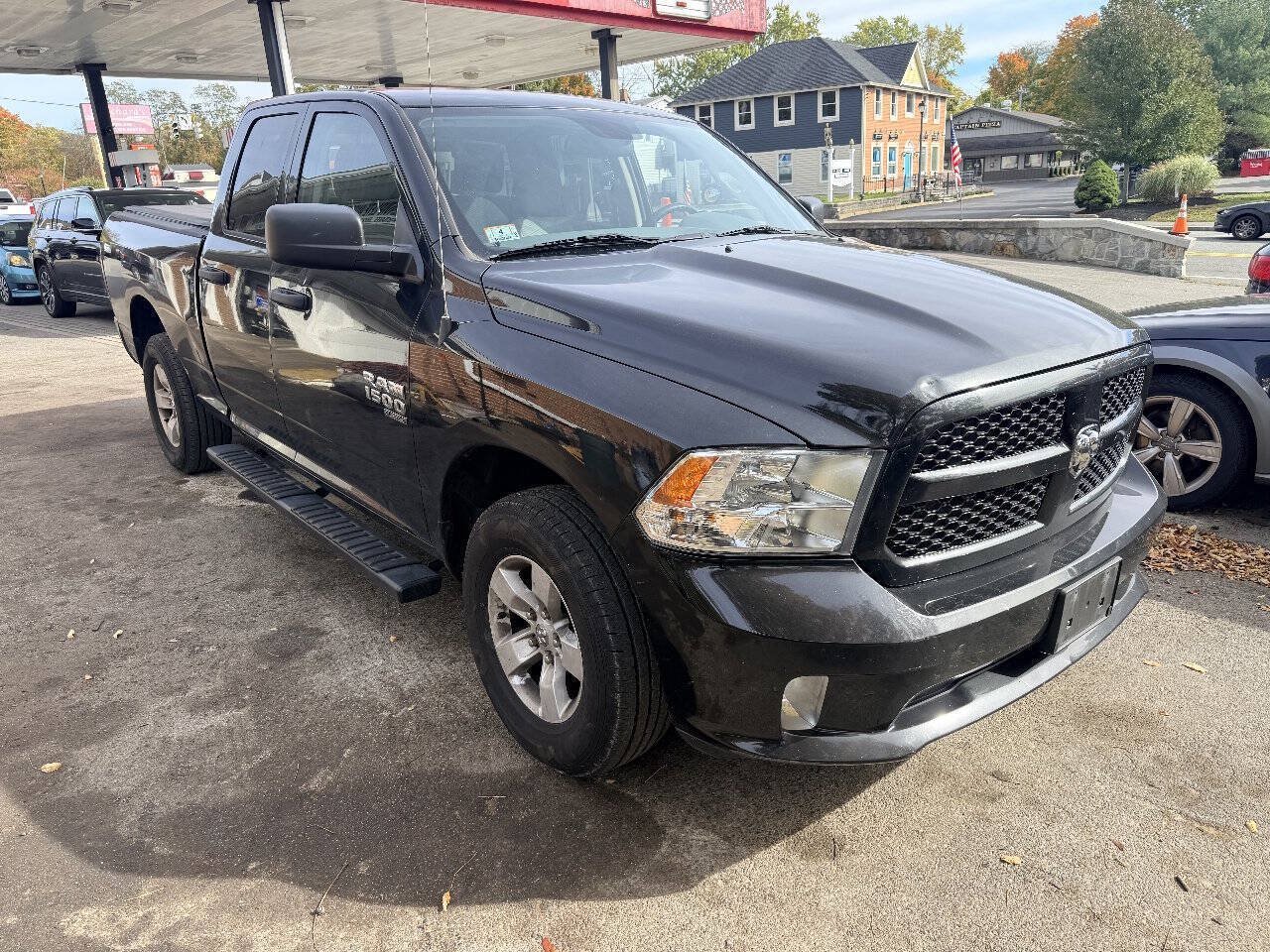 Used 2019 RAM 1500 Express AWD/4WD image 8