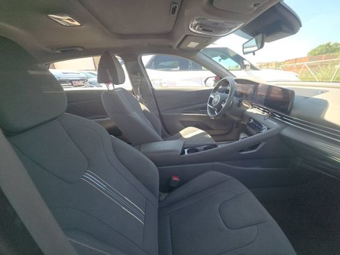 Used 2025 Hyundai Elantra SEL FWD image 11