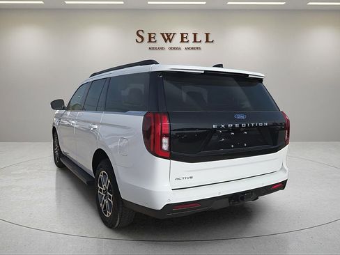 Used 2025 Ford Expedition Active image 3