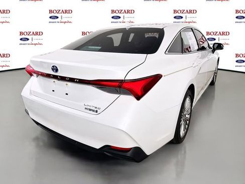 Used 2021 Toyota Avalon Limited image 8