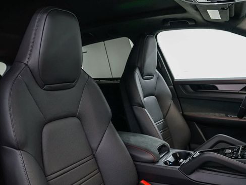 New 2026 Porsche Cayenne GTS AWD/4WD image 22