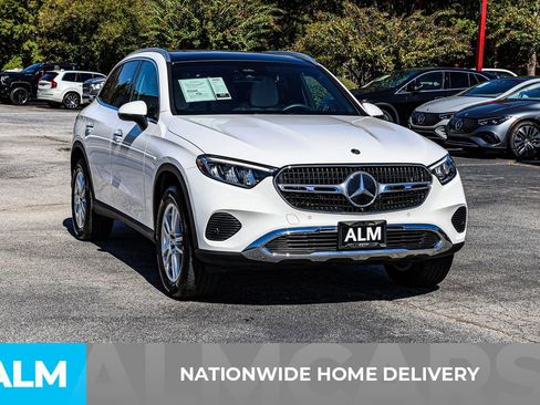 Used 2025 Mercedes-Benz GLC 300 4MATIC image 5