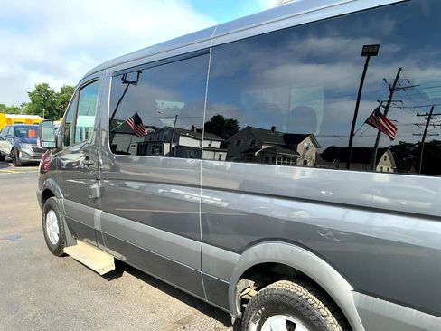 Used 2013 Freightliner Sprinter 2500 image 26