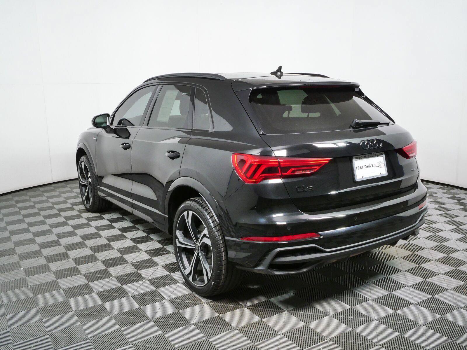 Used 2024 Audi Q3 2.0T Premium Plus AWD/4WD image 29