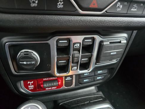 New 2025 Jeep Gladiator Willys image 33