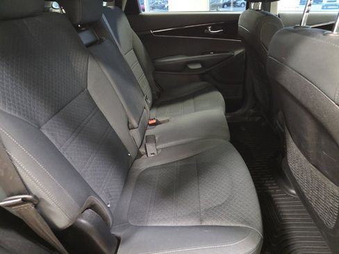 Used 2020 Kia Sorento LX image 17