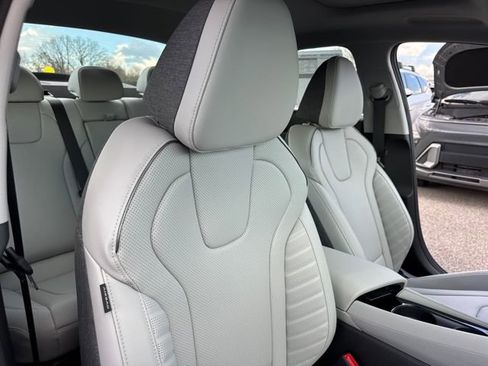 New 2026 Hyundai Elantra Limited image 25