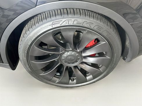 Used 2022 Tesla Model Y Performance AWD/4WD image 11