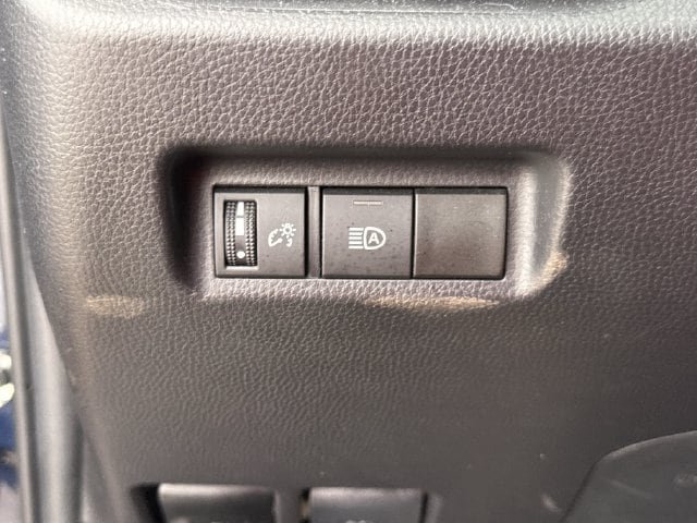 Used 2025 Toyota RAV4 XLE AWD/4WD image 24