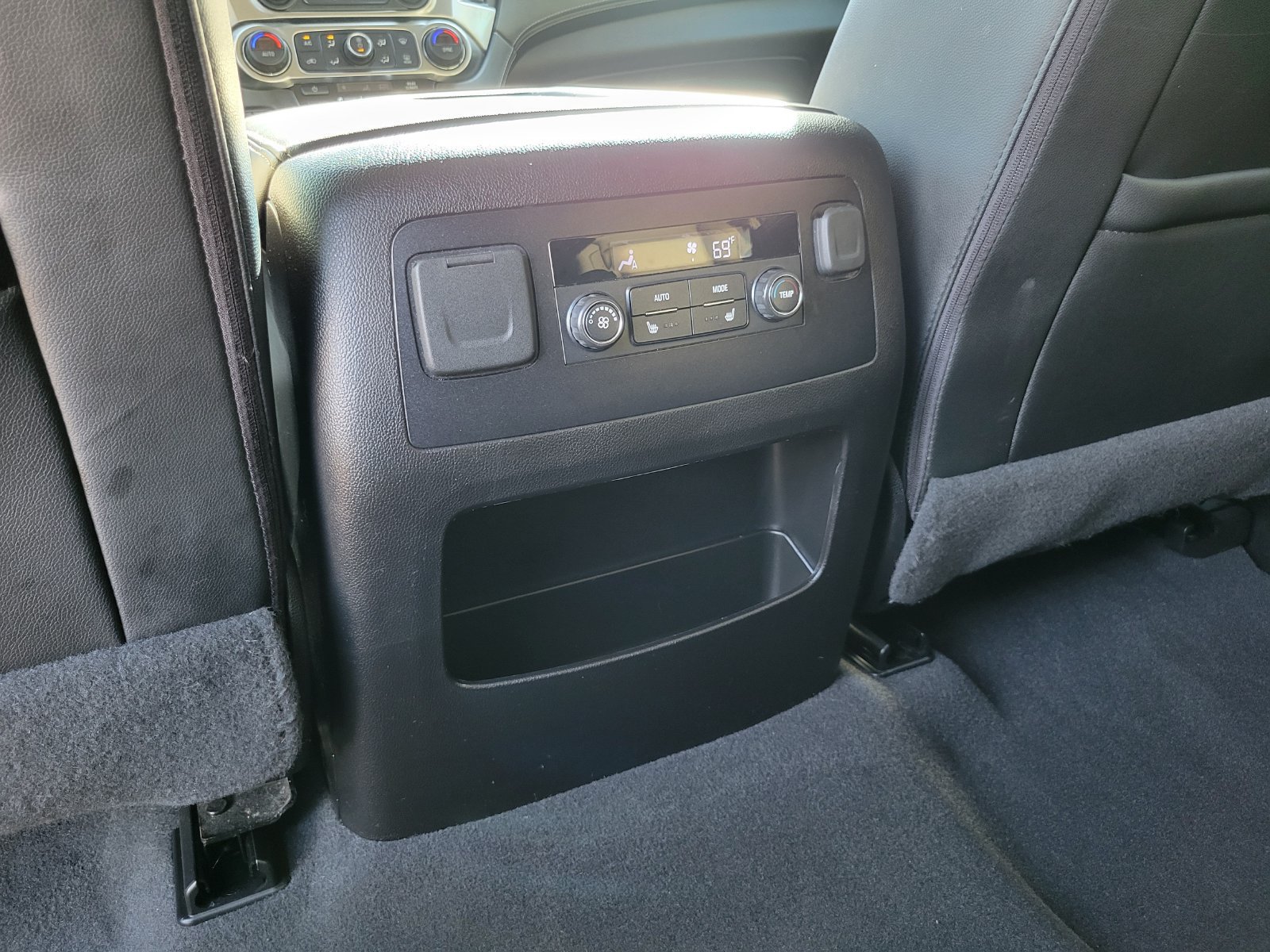 Used 2019 Chevrolet Suburban LT w/ Luxury Package AWD/4WD image 31