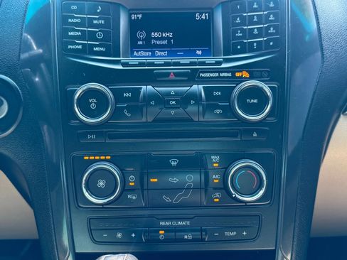 Used 2017 Ford Explorer XLT image 35