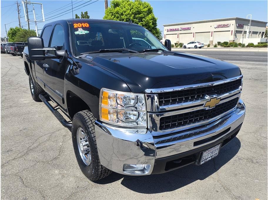 Used 2010 Chevrolet Silverado 2500 LT w/ Interior Plus Package AWD/4WD image 3