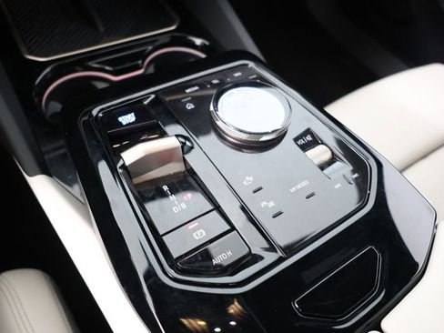 Used 2024 BMW i5 eDrive40i w/ M Sport Package image 17