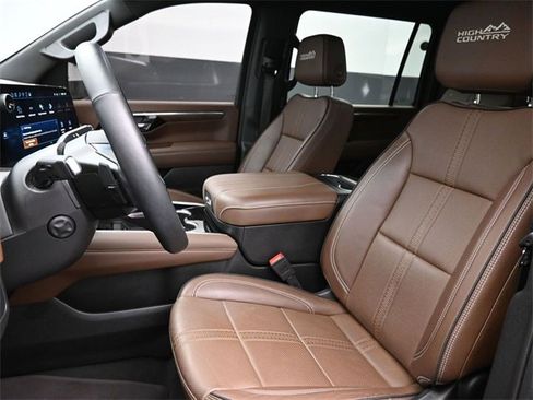 Used 2025 Chevrolet Suburban High Country w/ LPO, Illumination Package image 15