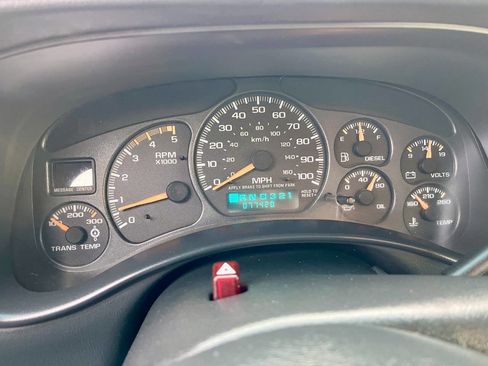 Used 2001 Chevrolet Silverado 3500 4x4 Regular Cab w/ Provisions For Wrecker Pkg image 11