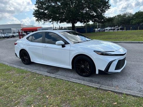 Used 2025 Toyota Camry SE w/ Convenience Package FWD image 7