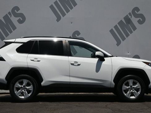 Used 2021 Toyota RAV4 XLE FWD image 4
