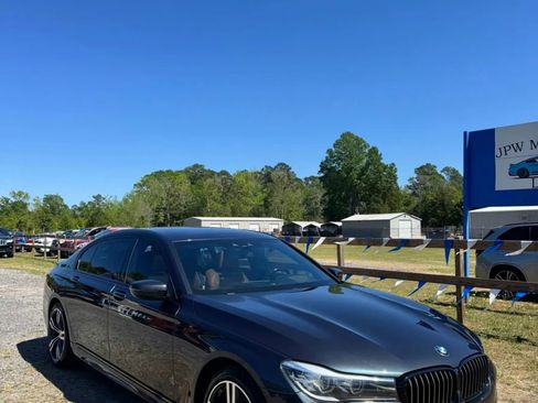 Used 2019 BMW 740i w/ Executive Package RWD image 2