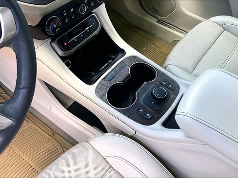 Used 2023 GMC Acadia Denali FWD image 17