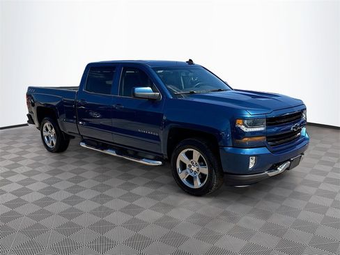 Used 2018 Chevrolet Silverado 1500 LT w/ All Star Edition image 4