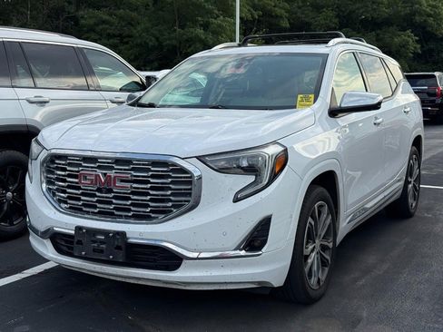 Used 2020 GMC Terrain Denali w/ Denali Premium Package AWD/4WD image 2
