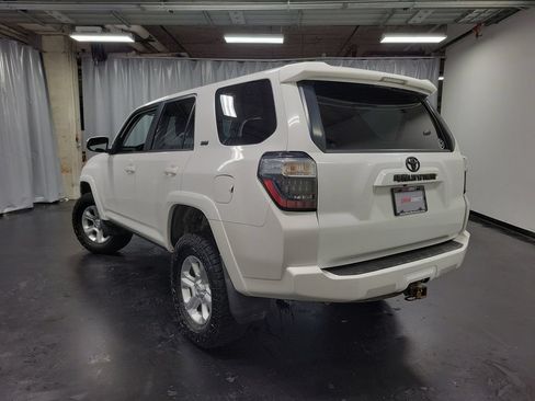 Used 2018 Toyota 4Runner SR5 AWD/4WD image 6