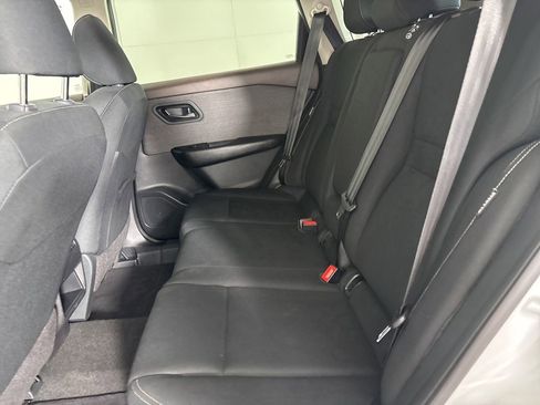 Used 2023 Nissan Rogue S image 20