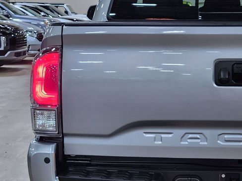 Used 2020 Toyota Tacoma TRD Sport w/ Technology Package image 20