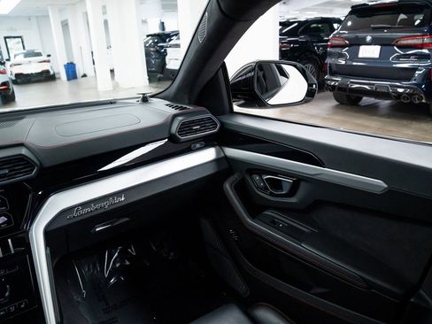 Used 2020 Lamborghini Urus AWD/4WD image 12