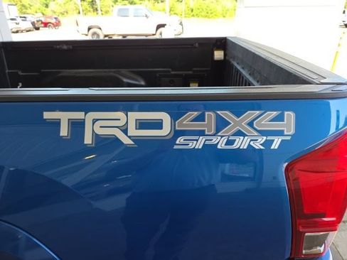 Used 2017 Toyota Tacoma TRD Sport AWD/4WD image 50