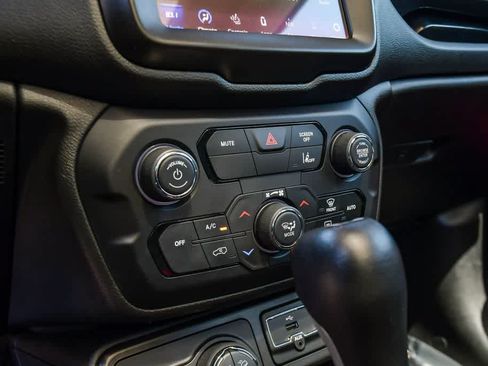 Used 2021 Jeep Renegade Trailhawk w/ Sun & Sound Group AWD/4WD image 22