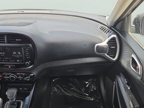 Used 2025 Kia Soul LX image 15