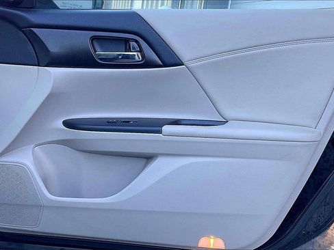 Used 2015 Honda Accord Touring image 24