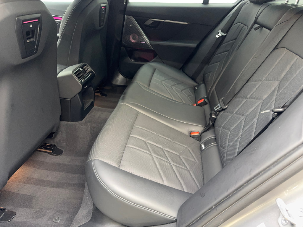 Used 2024 BMW i5 eDrive40i w/ M Sport Package RWD image 36