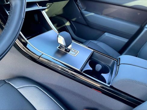 New 2026 Land Rover Range Rover Velar Dynamic SE image 10