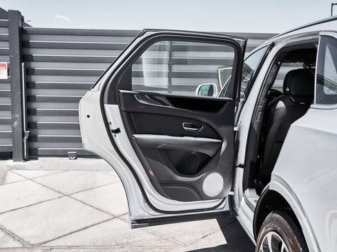 Used 2021 Bentley Bentayga AWD/4WD image 26