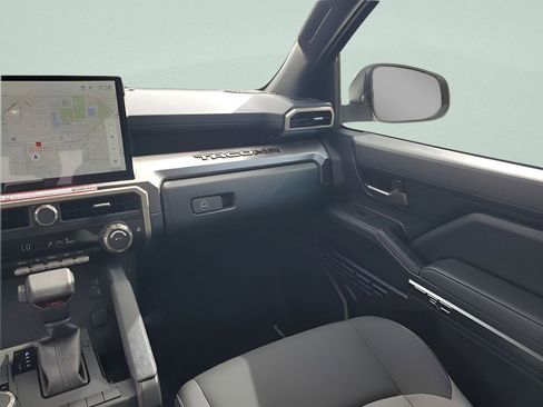 Used 2025 Toyota Tacoma TRD Sport image 11