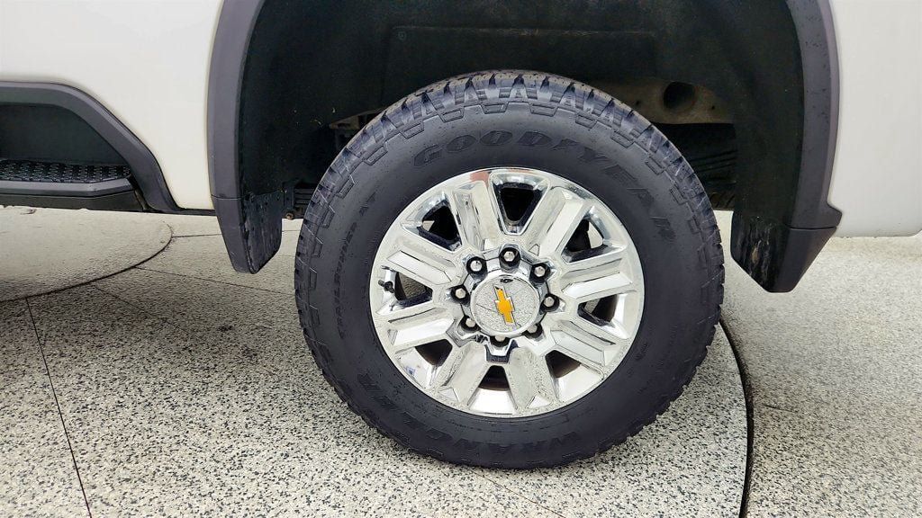 Used 2024 Chevrolet Silverado 2500 High Country w/ High Country Premium Package AWD/4WD image 9