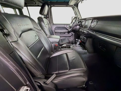 Used 2018 Jeep Wrangler Unlimited Sahara AWD/4WD image 29