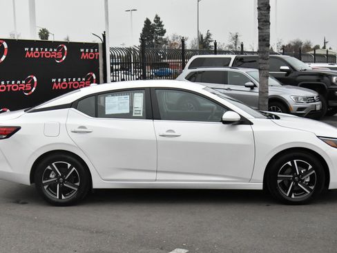 Used 2024 Nissan Sentra SV image 9