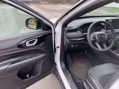 Used 2024 Jeep Compass Trailhawk image 10