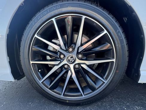 Used 2022 Toyota Camry SE image 6