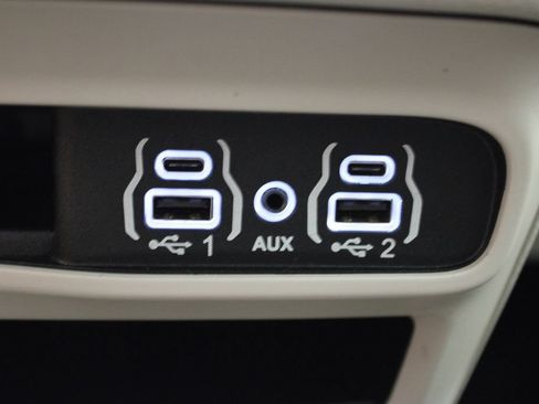 Used 2023 Chrysler Voyager LX FWD image 18