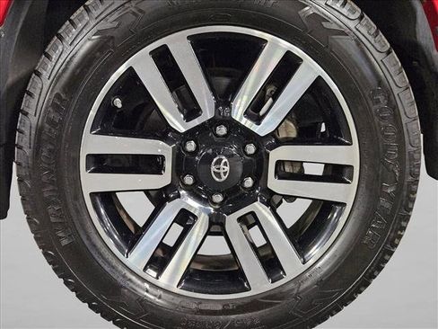 Used 2018 Toyota 4Runner Limited image 24